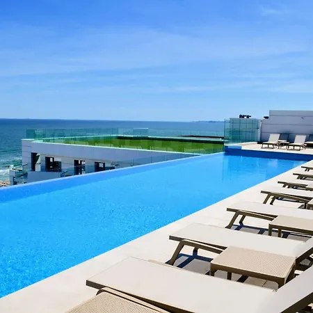 Ciu & Biu In Infinity Pool &