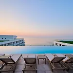 Ciu & Biu In Infinity Pool & *