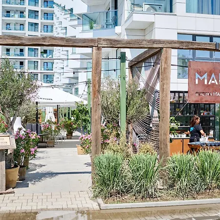 Ciu & Biu In Infinity Pool & アパート *