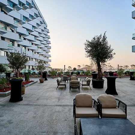 Ciu & Biu In Infinity Pool & *