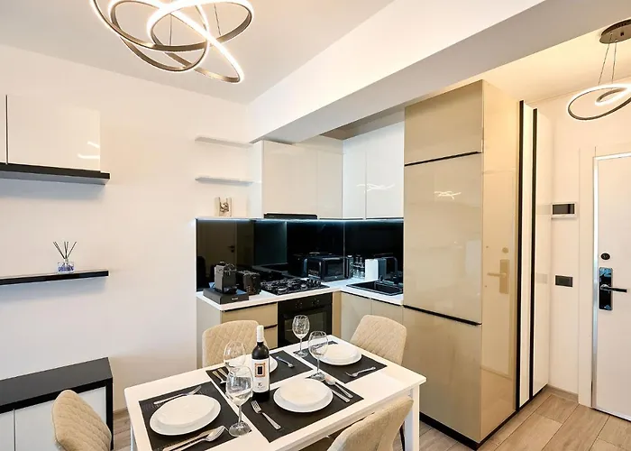 Ciu & Biu In Infinity Pool &