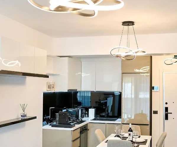 Ciu & Biu In Infinity Pool &