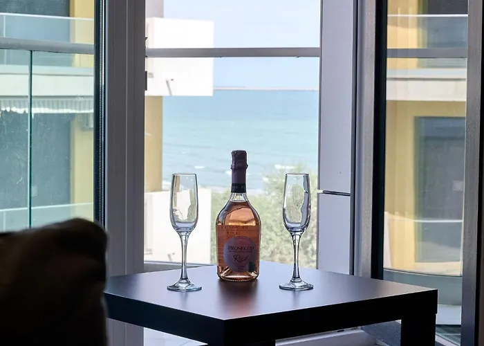 Ciu & Biu In Infinity Pool & * ママイア