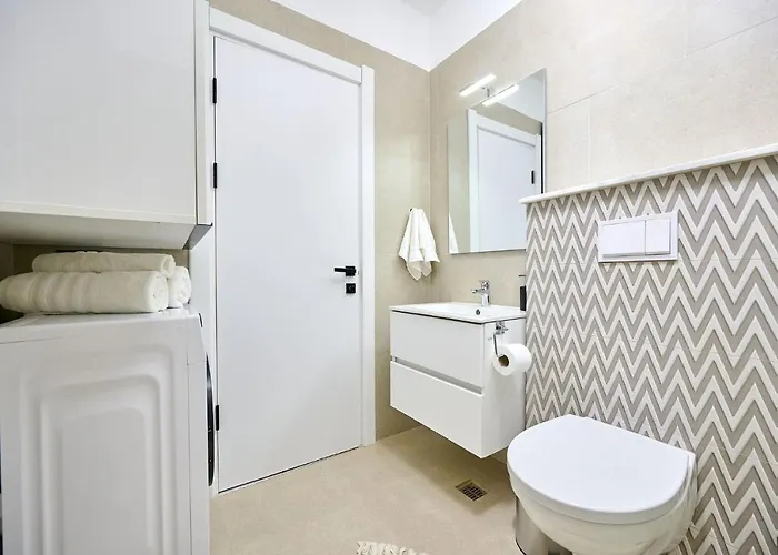 Ciu & Biu In Infinity Pool & * ママイア