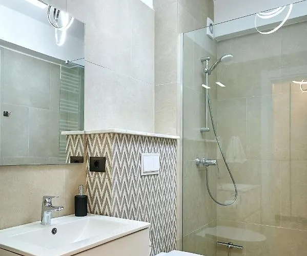 Ciu & Biu In Infinity Pool & アパート ママイア