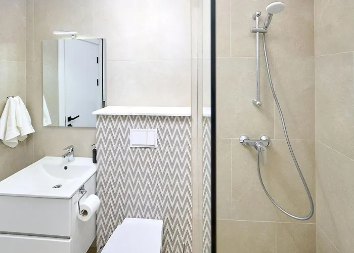 Ciu & Biu In Infinity Pool & ママイア