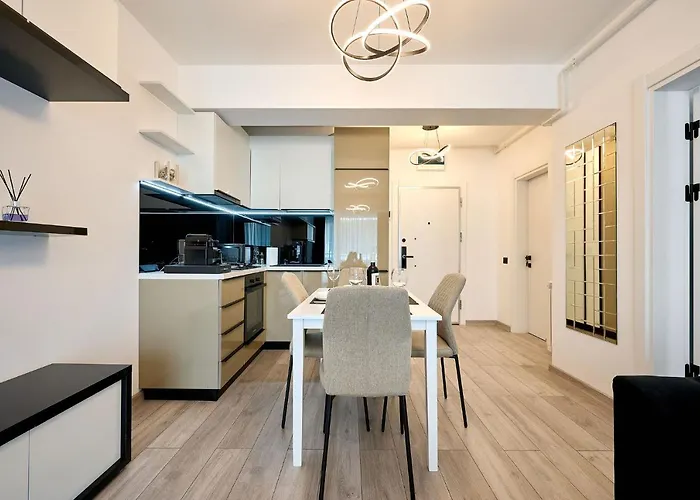 Ciu & Biu In Infinity Pool & アパート