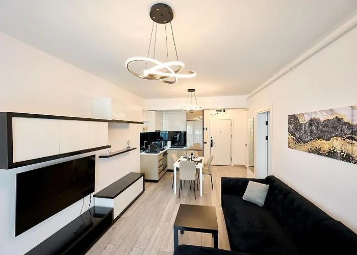 Ciu & Biu In Infinity Pool & *