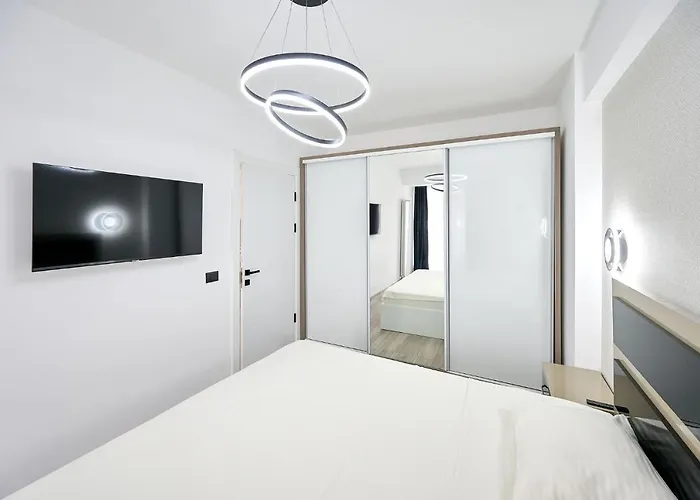 Ciu & Biu In Infinity Pool & アパート ママイア