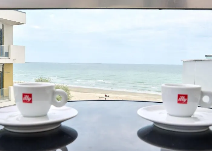 Ciu & Biu In Infinity Pool & * ママイア