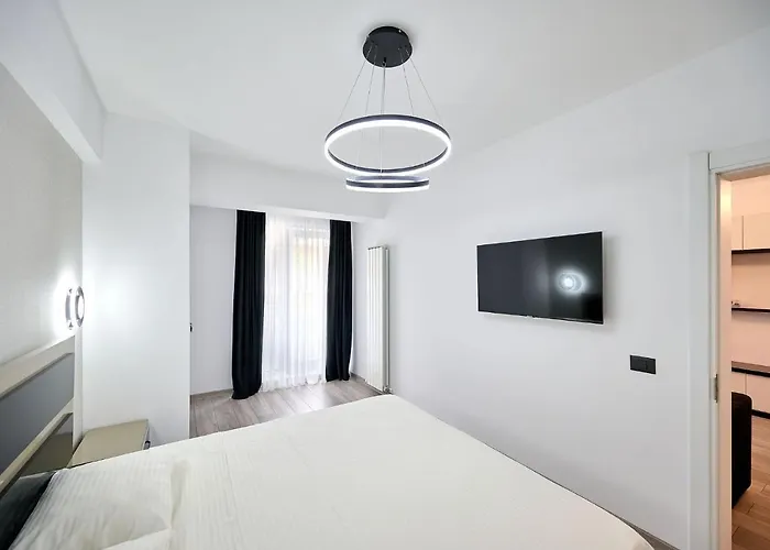 Ciu & Biu In Infinity Pool & * ママイア