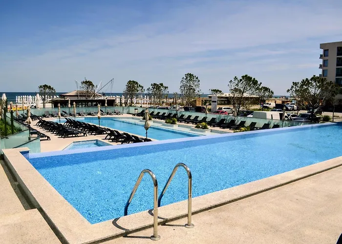 Ciu & Biu In Infinity Pool & アパート *