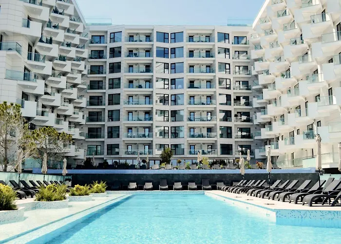 Ciu & Biu In Infinity Pool & アパート ママイア