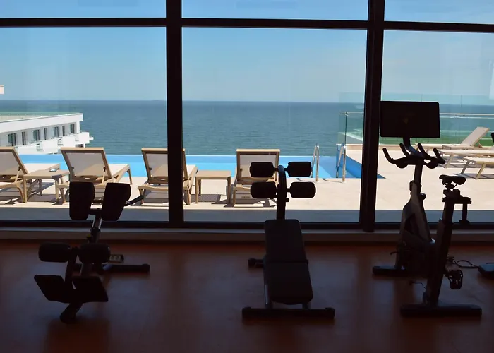 Ciu & Biu In Infinity Pool & アパート