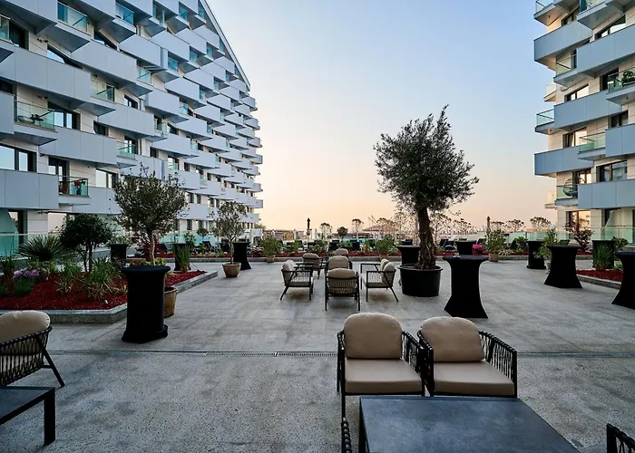 Ciu & Biu In Infinity Pool & *