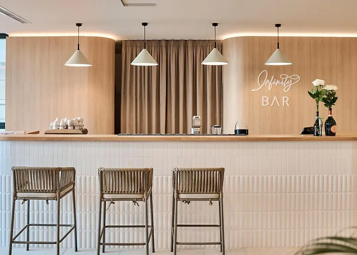 Ciu & Biu In Infinity Pool & アパート ママイア