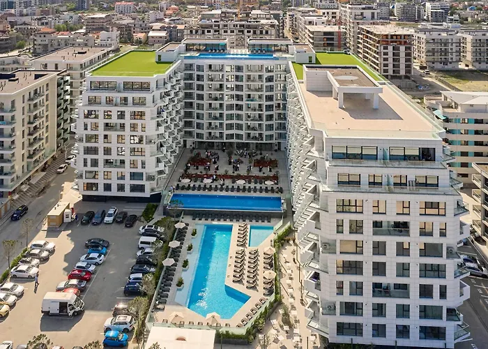 Ciu & Biu In Infinity Pool & アパート ママイア